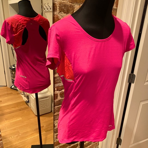 Brooks dry-fit Running/ Workout Tee - Picture 1 of 3